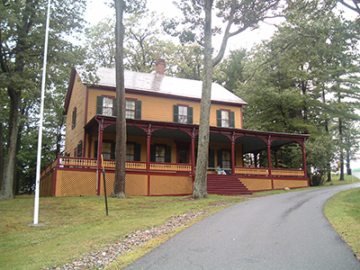 Photograph of the Grant Cottage by Coingeek at English Wikipedia - Own work by the original uploader, Public Domain, https://commons.wikimedia.org/w/index.php?curid=17934985